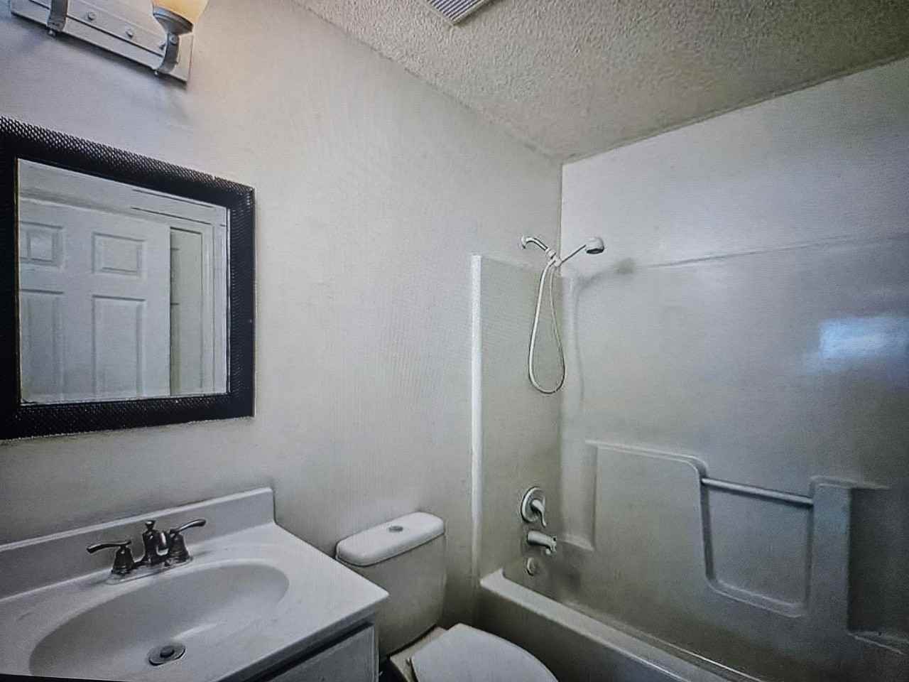 1204 Seneca St - Photo 6 of 27