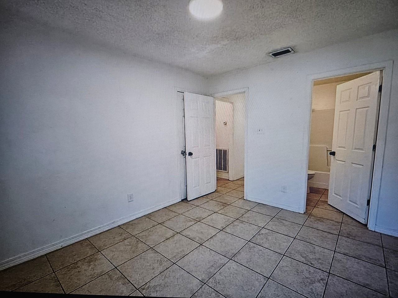 1204 Seneca St - Photo 7 of 27