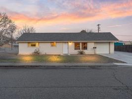 featured image of 801 S Everett St