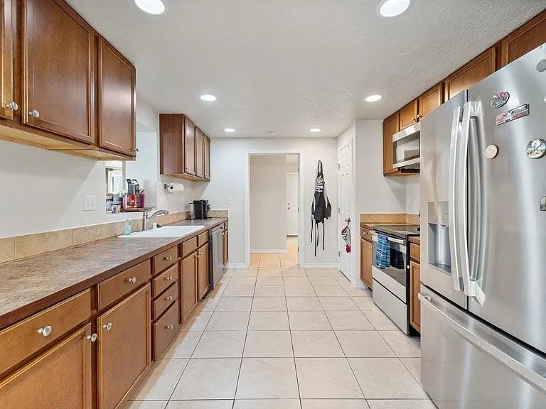 801 S Everett St - Photo 5 of 12