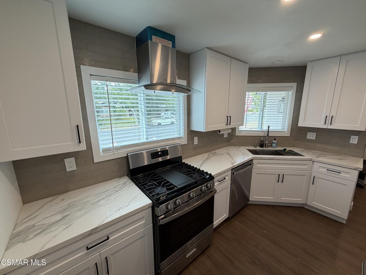 1332 Calle Crisantemo - Photo 3 of 17