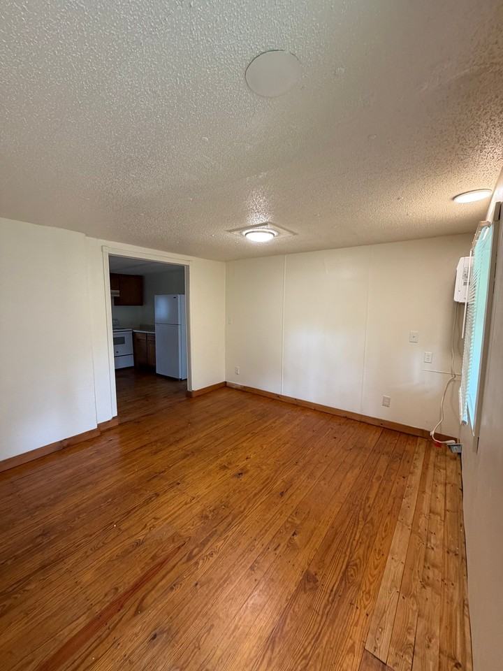 9909 Farris Loop - Photo 3 of 6