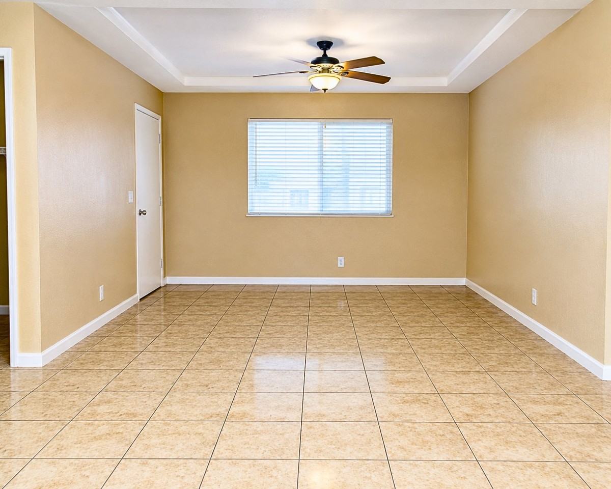 860 S Gregory St - Photo 4 of 15