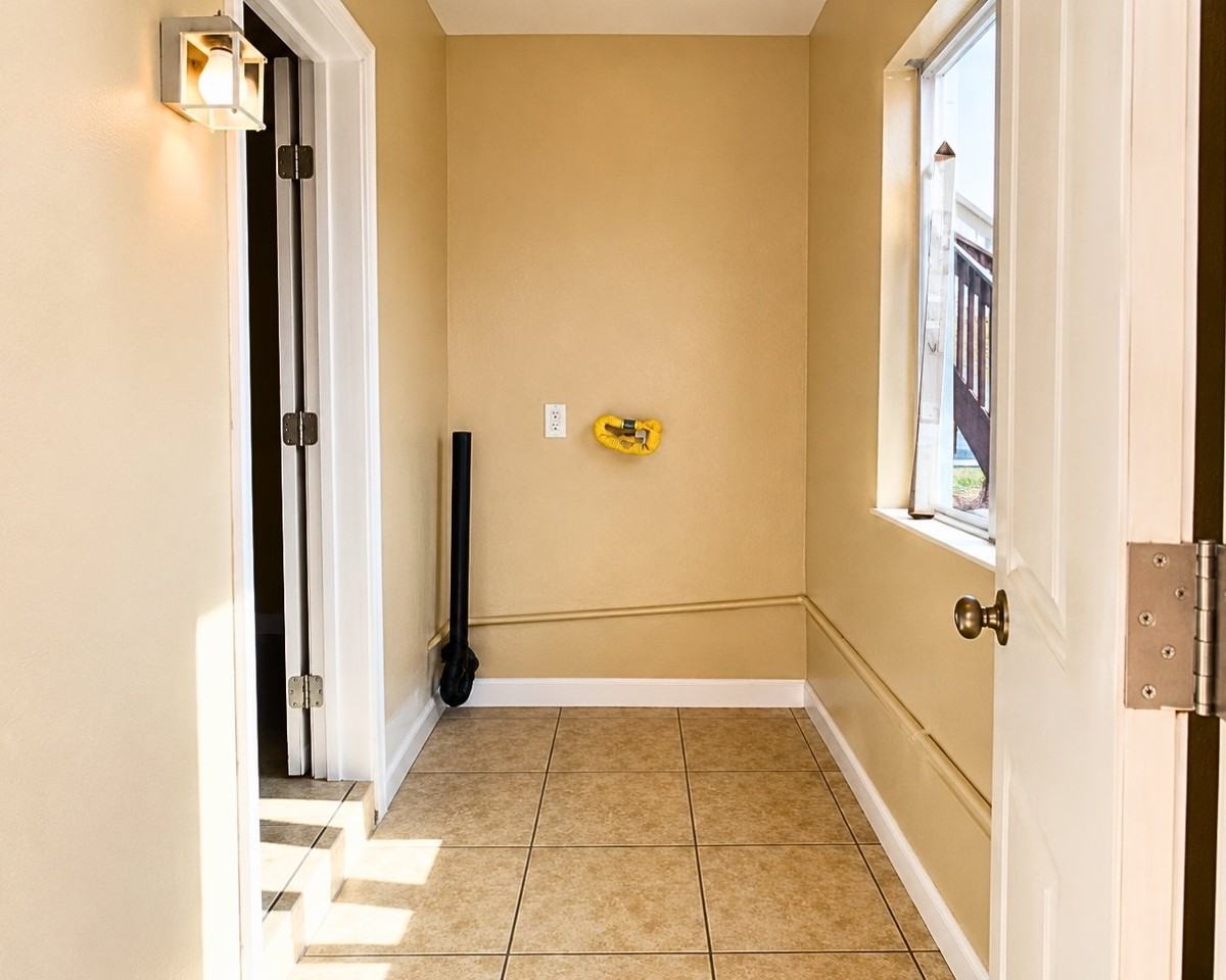 860 S Gregory St - Photo 5 of 15