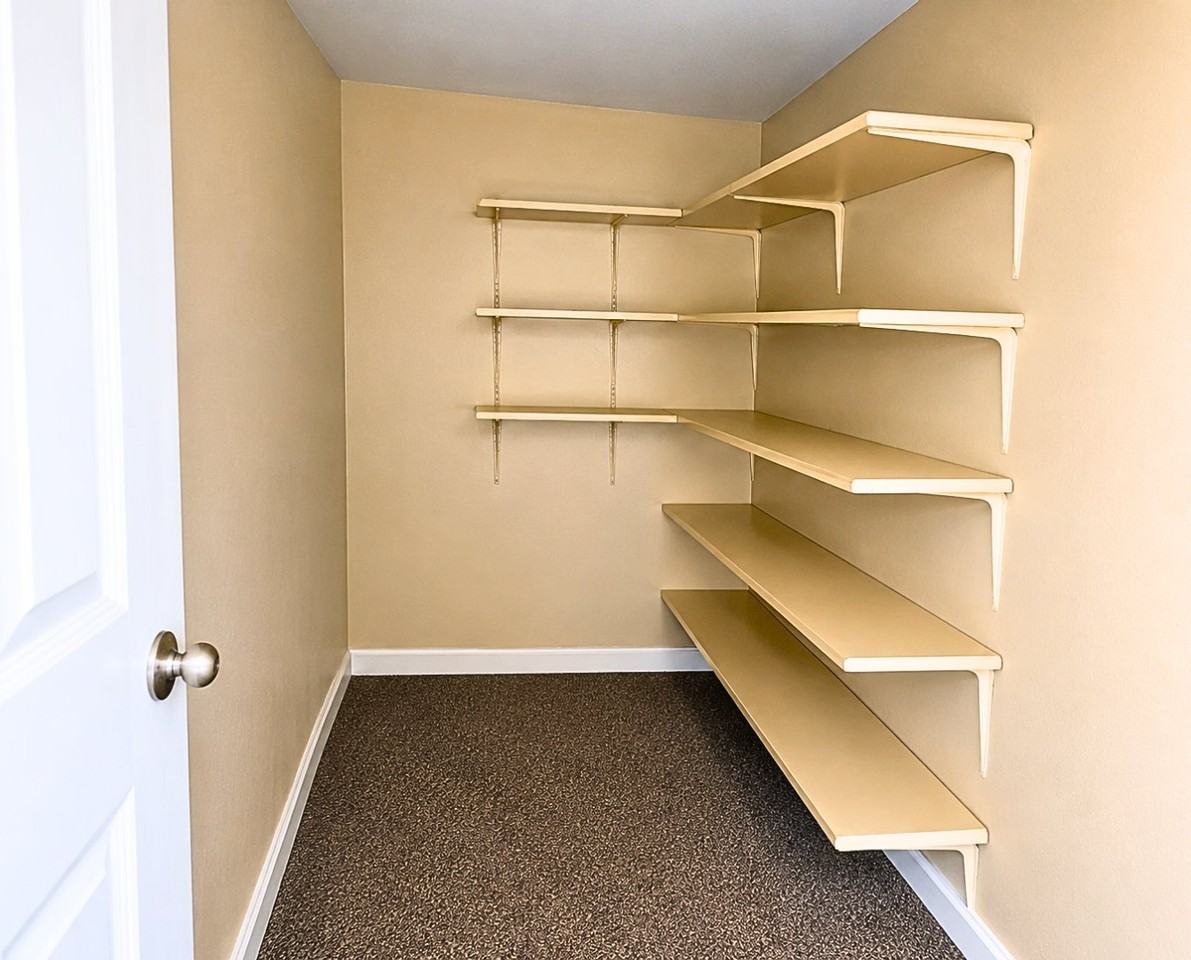 860 S Gregory St - Photo 6 of 15