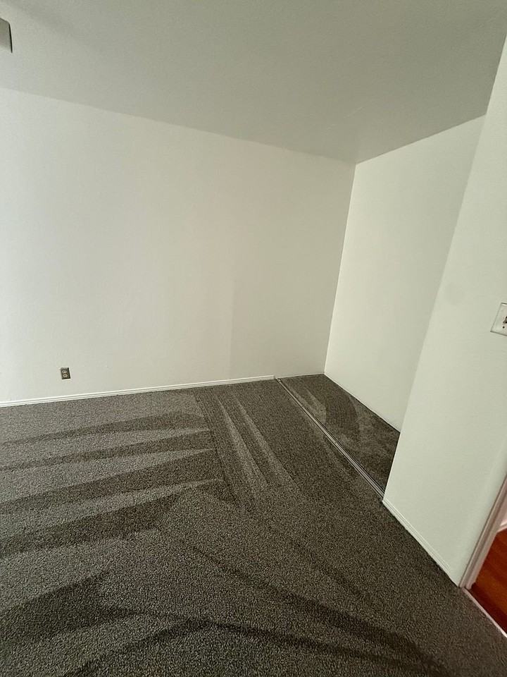 561 Princeton Pl - Photo 6 of 19