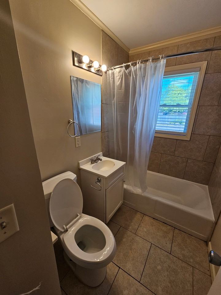 6617 Colby St - Photo 5 of 7