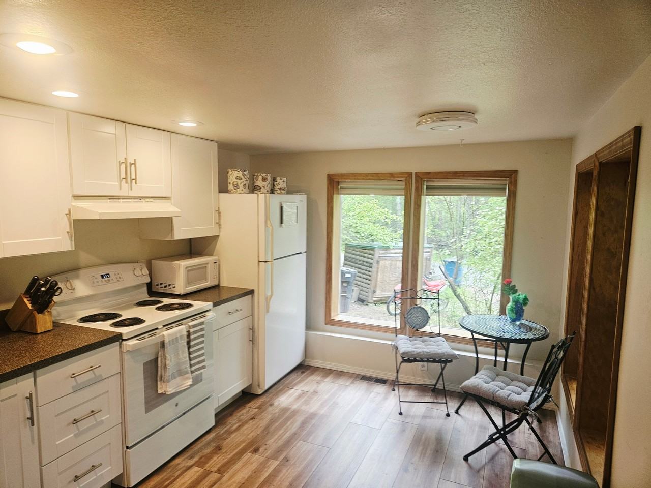 1676 W Lakeshore Dr - Photo 5 of 15