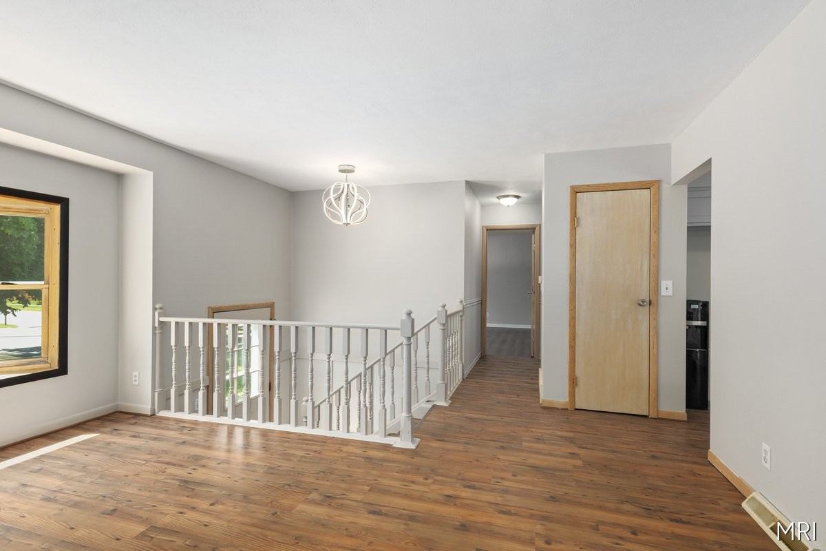 301 Stadium Dr - Photo 5 of 20