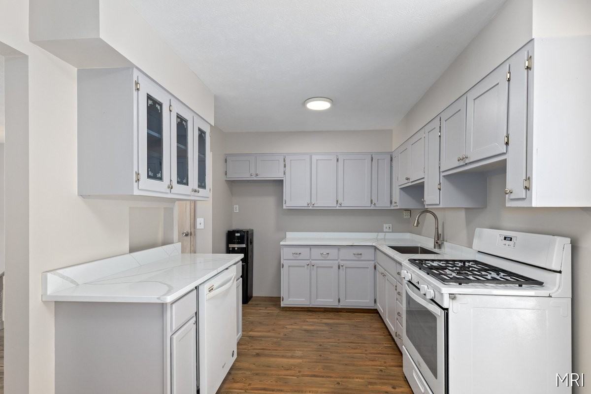 301 Stadium Dr - Photo 6 of 20