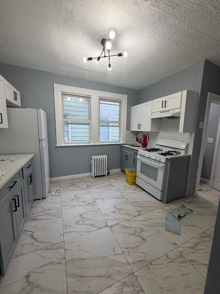 100 Smith St #2