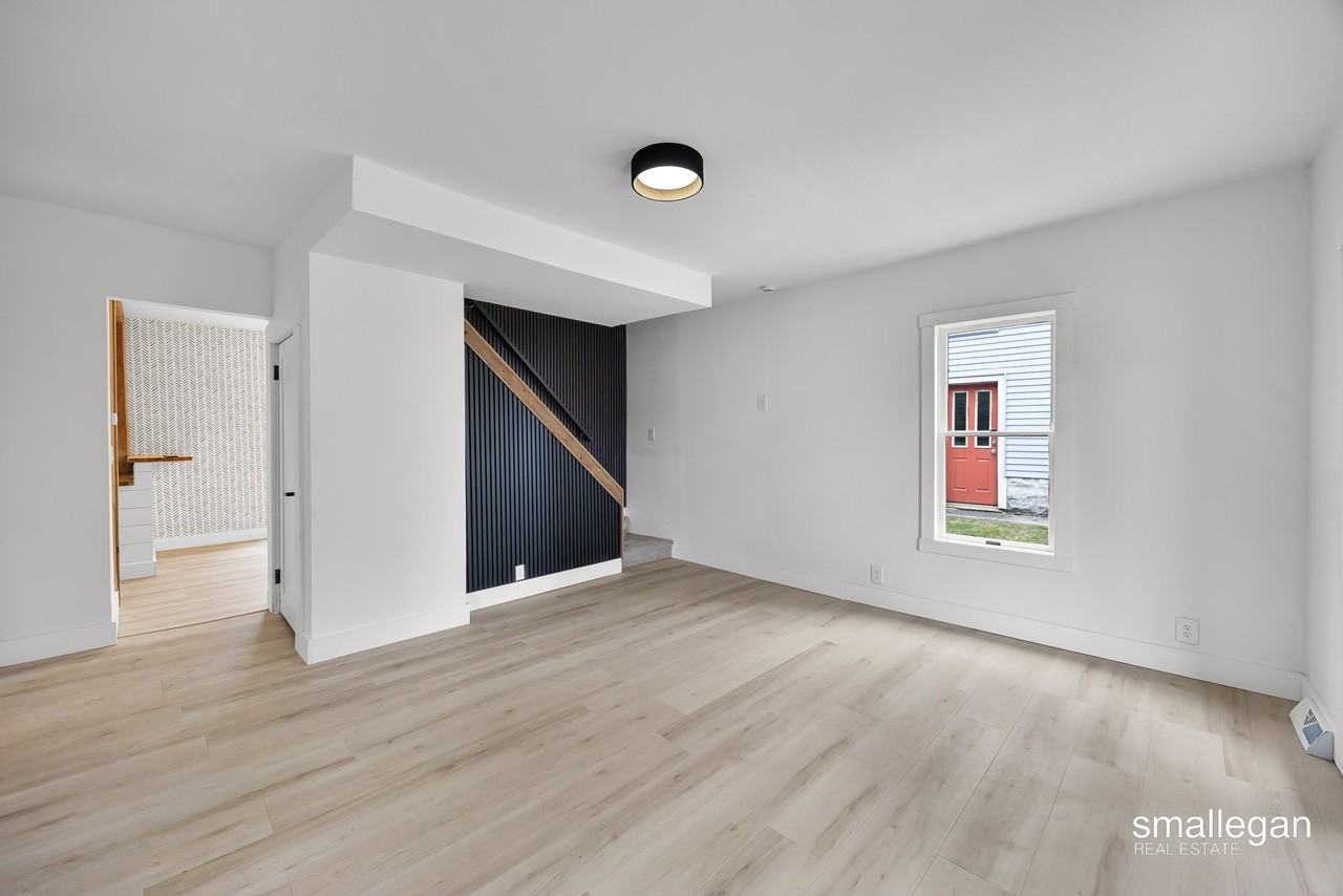 1322 Hurd St Se - Photo 3 of 20