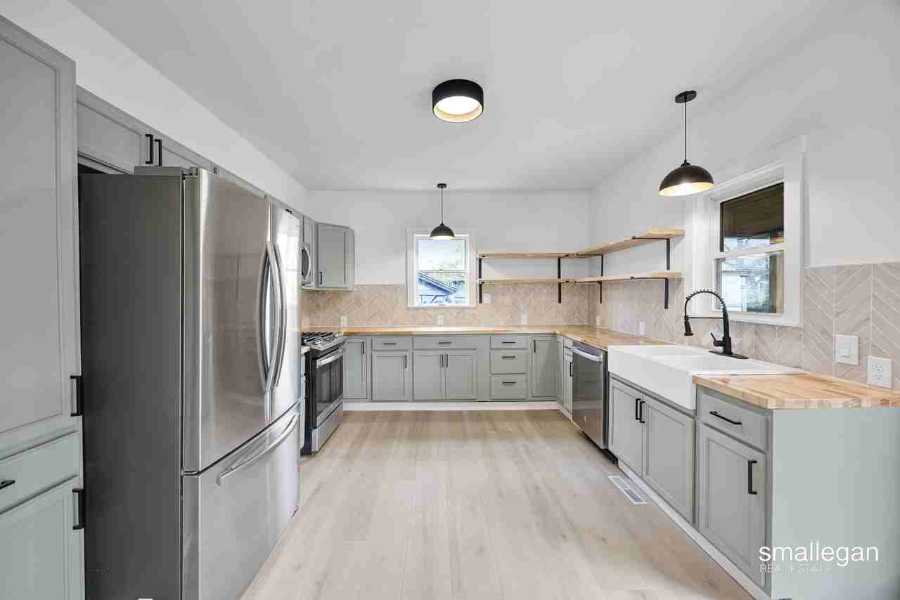 1322 Hurd St Se - Photo 5 of 20