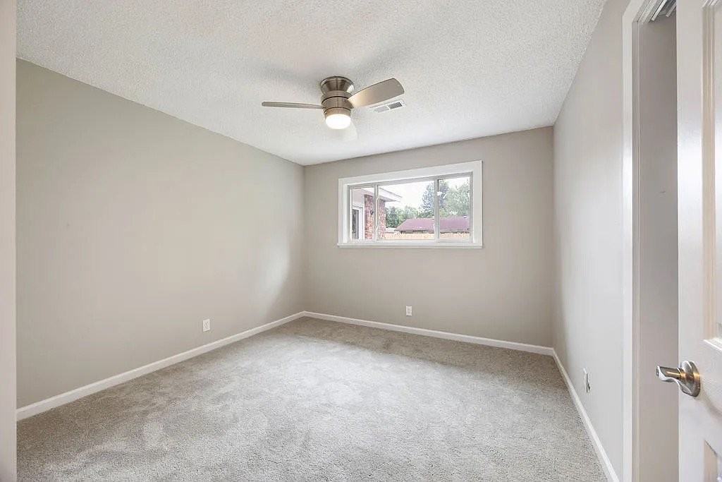 4814 W Beautiful Ln - Photo 6 of 9