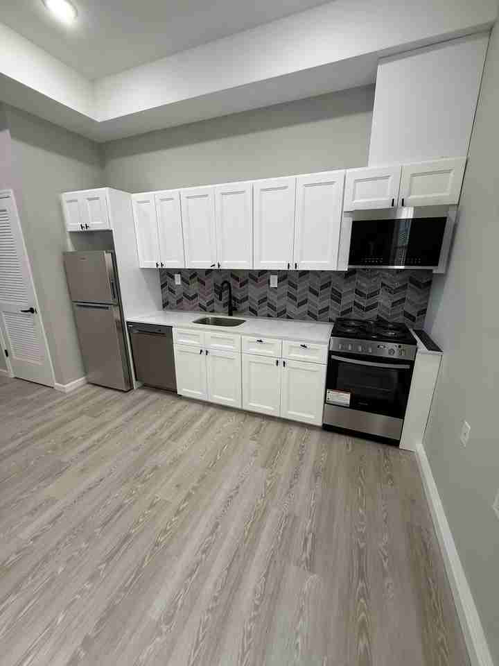 59 Pearl St #105
