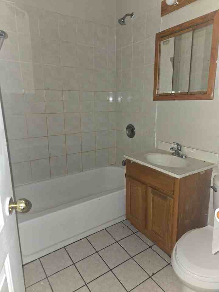 2238 W 21st St #2FRONT - Photo 4 of 10