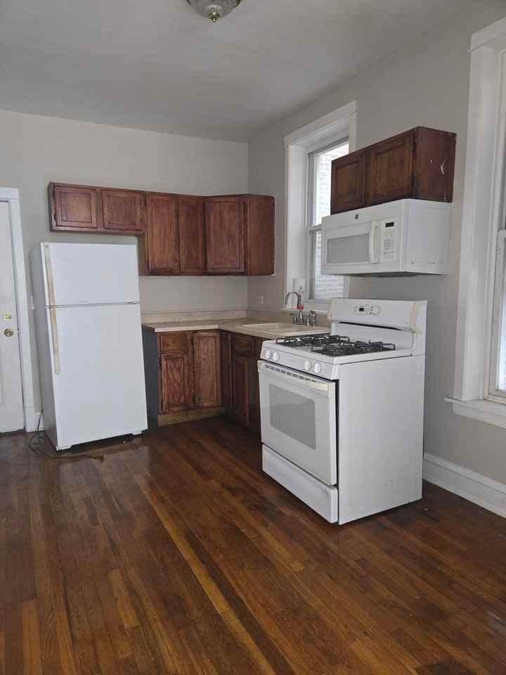 2238 W 21st St #2FRONT - Photo 6 of 10