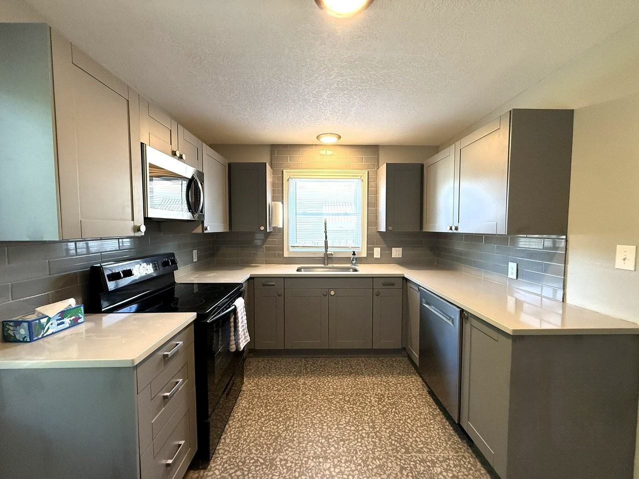 2037 S Laura Ave - Photo 4 of 17