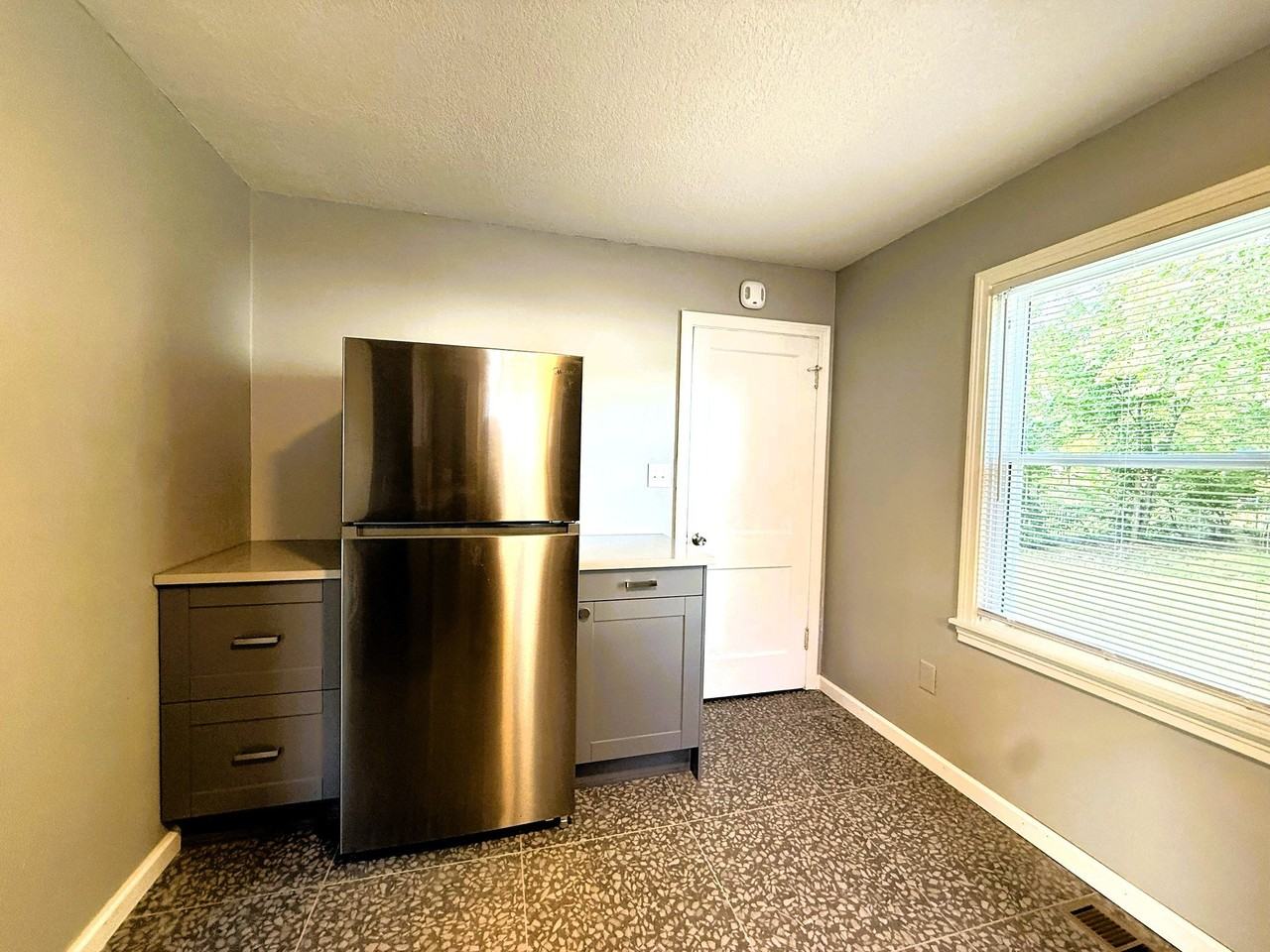 2037 S Laura Ave - Photo 5 of 17