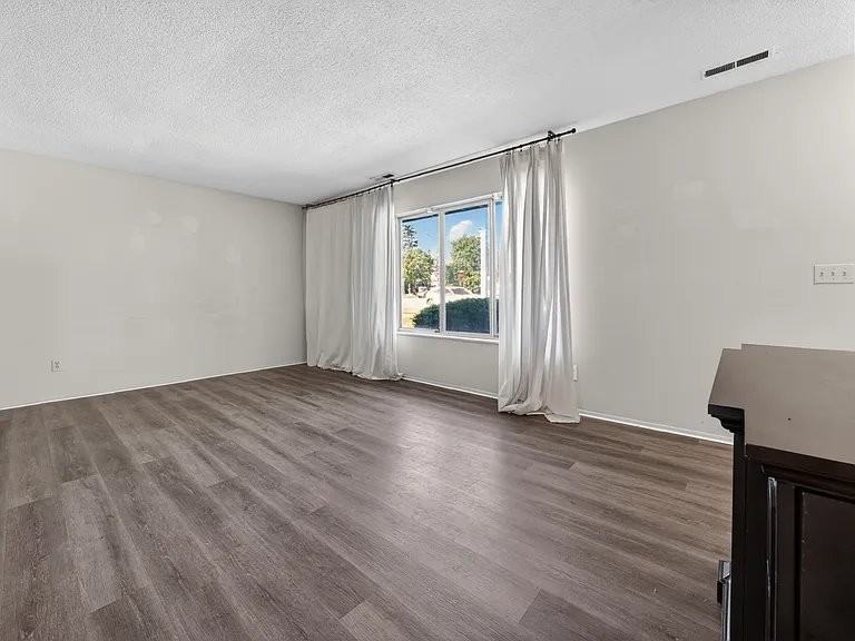 3712 Hampton Blvd - Photo 2 of 5