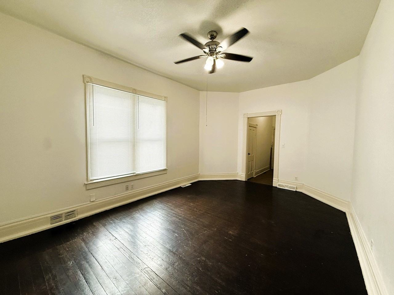 1912 N Wellington Pl - Photo 3 of 8