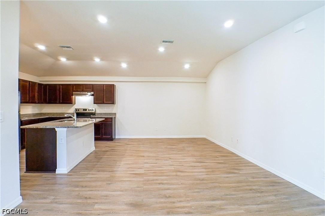 225 Rogers St - Photo 3 of 16