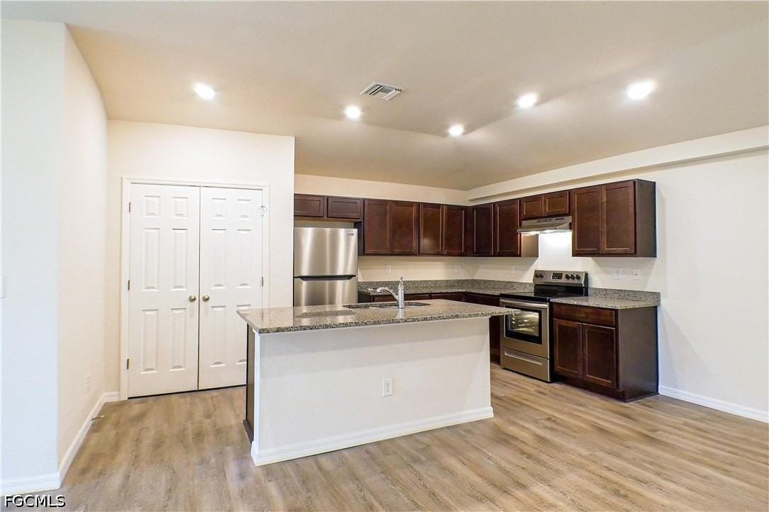 225 Rogers St - Photo 4 of 16