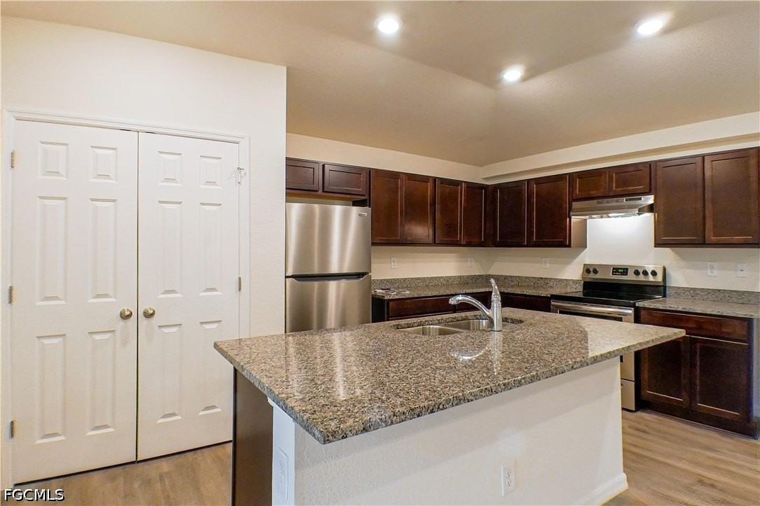 225 Rogers St - Photo 5 of 16