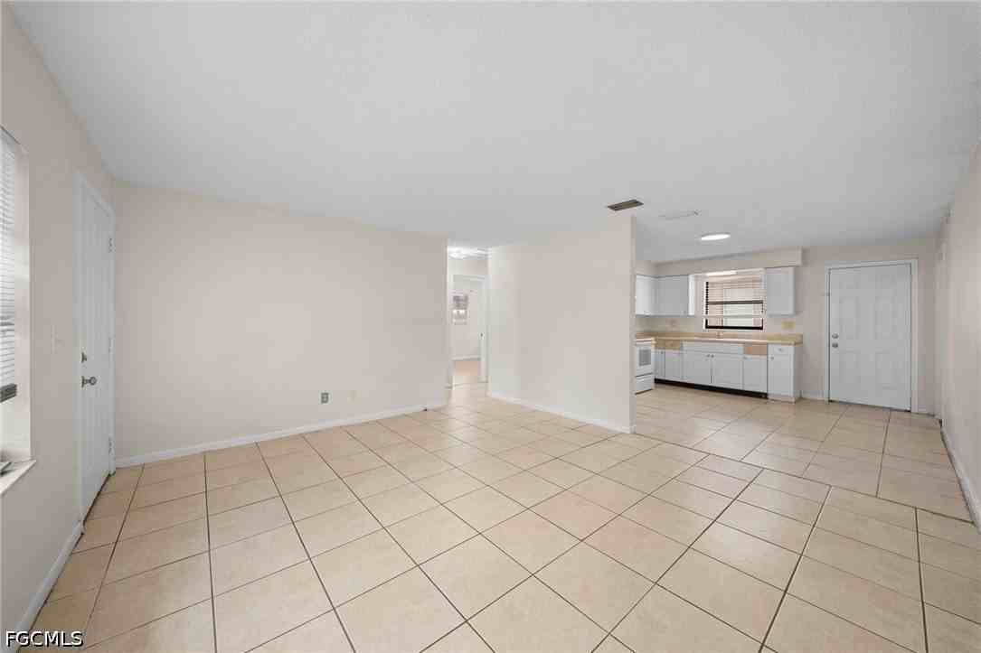 5553 5th Ave - Photo 5 of 15