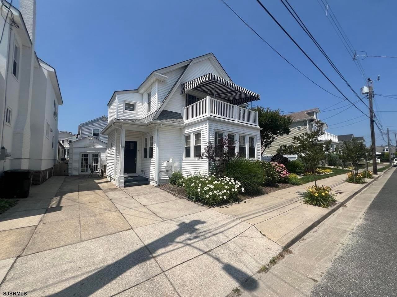 112 N Belmont Ave - Photo 2 of 42