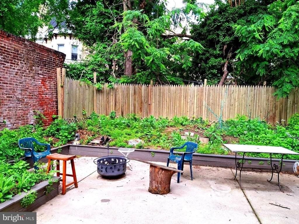 317 N 33rd St #1 - Photo 4 of 22