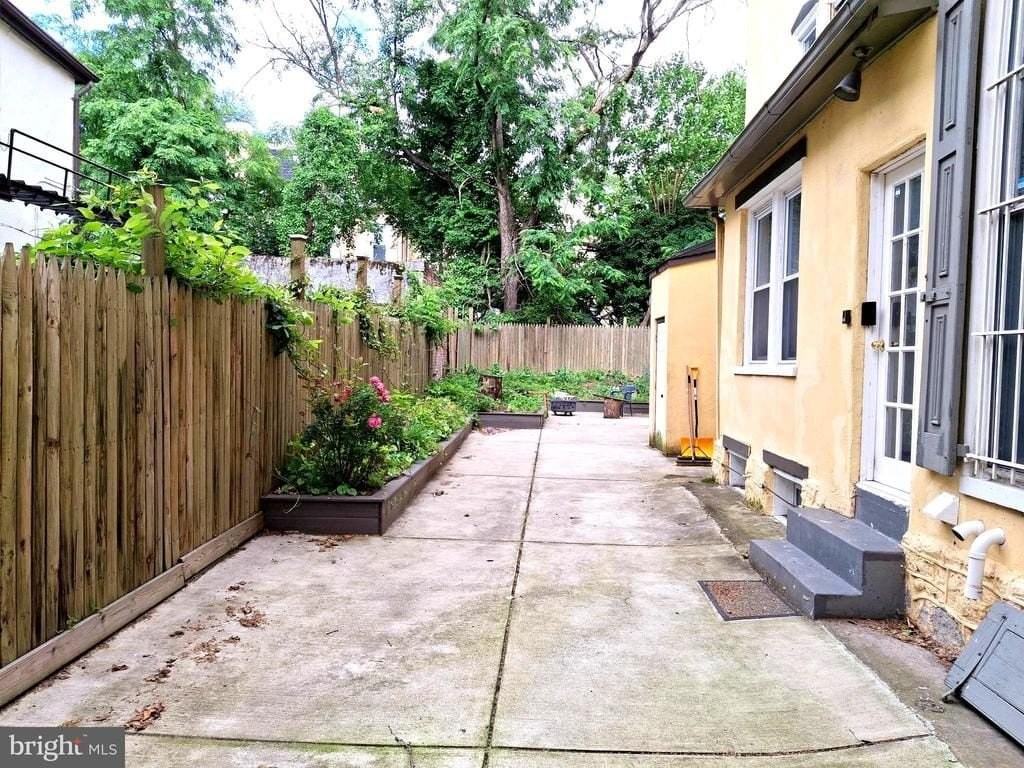 317 N 33rd St #1 - Photo 5 of 22