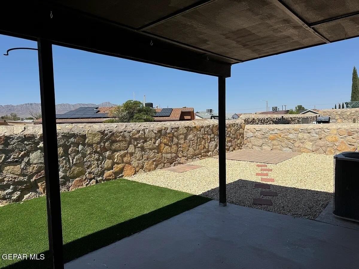 10041 Paloma Dr - Photo 4 of 41