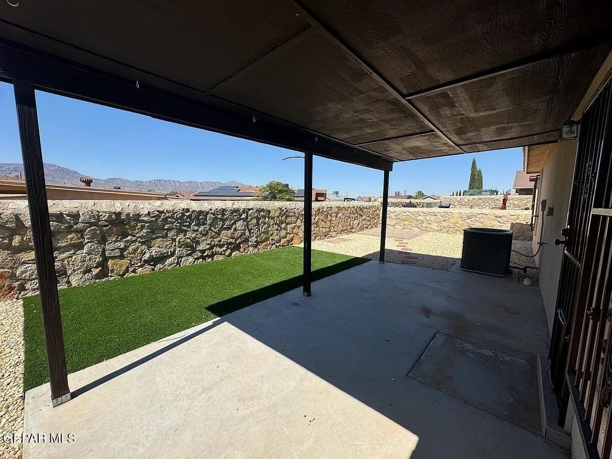 10041 Paloma Dr - Photo 7 of 41