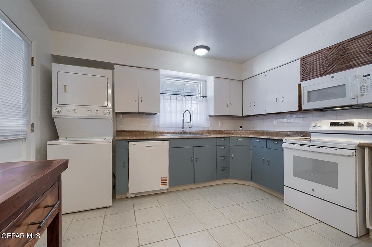 2927 Harrison Ave - Photo 6 of 32
