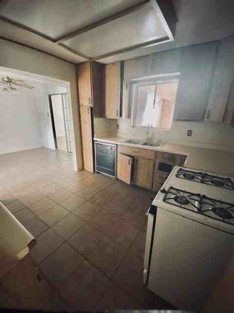 9406 Montgomery Dr - Photo 5 of 20