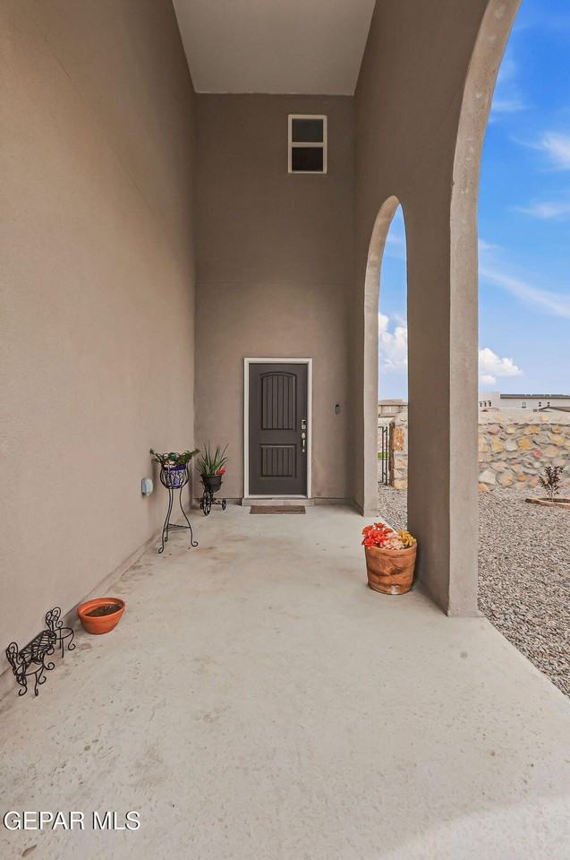 672 La Entrada Cir - Photo 4 of 40