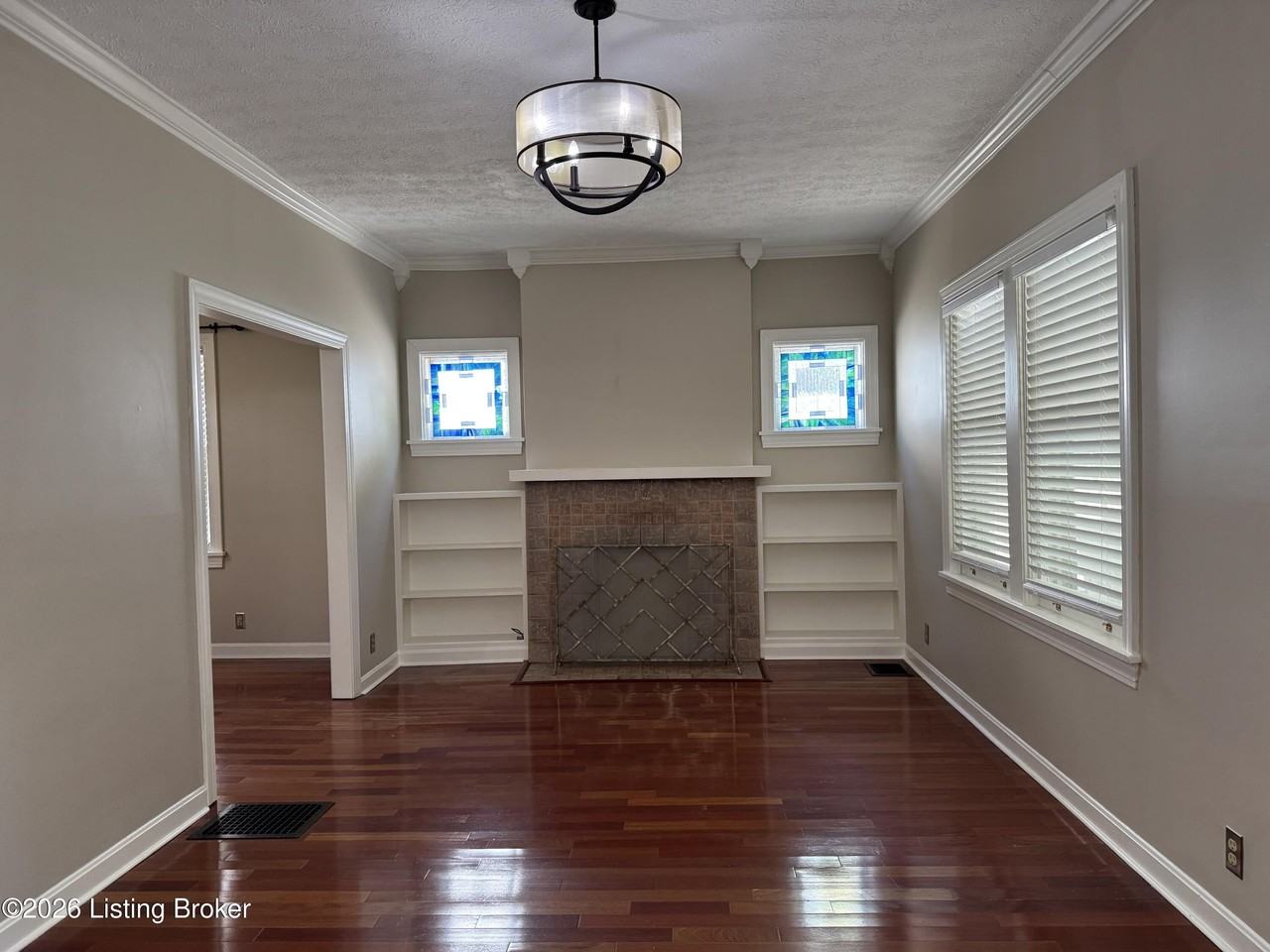 236 Kennedy Ave - Photo 4 of 29