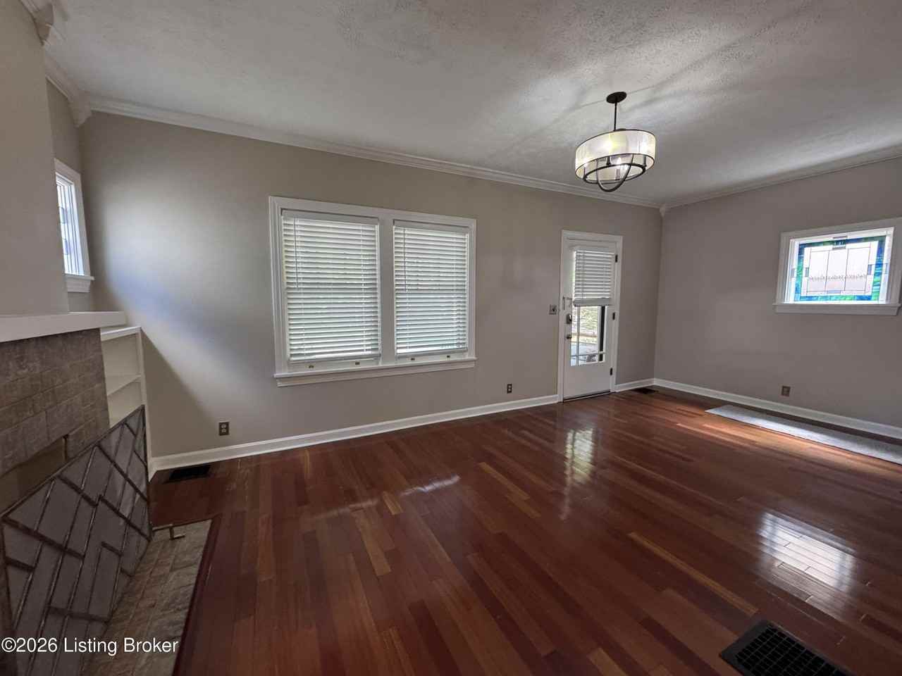 236 Kennedy Ave - Photo 5 of 29