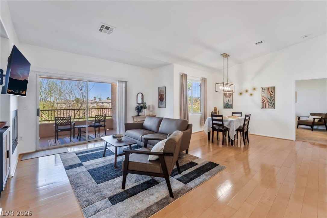 904 Duckhorn Ct #204 - Photo 4 of 19