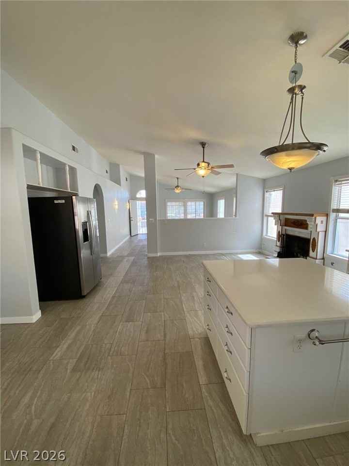 8220 James Grayson Dr - Photo 5 of 15