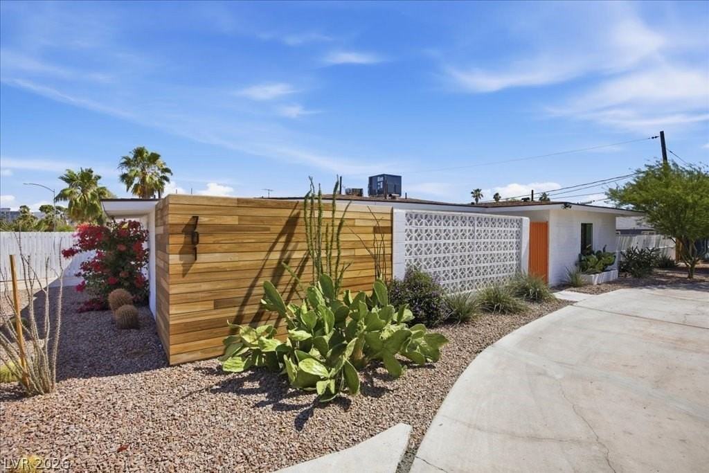 701 Canosa Ave - Photo 2 of 28