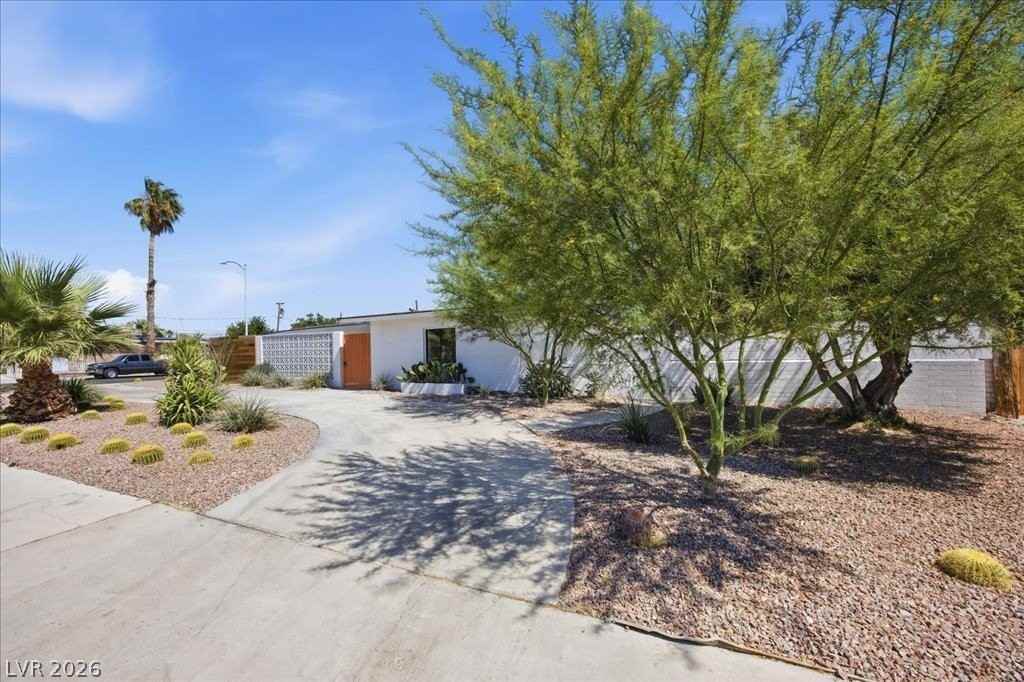 701 Canosa Ave - Photo 3 of 28
