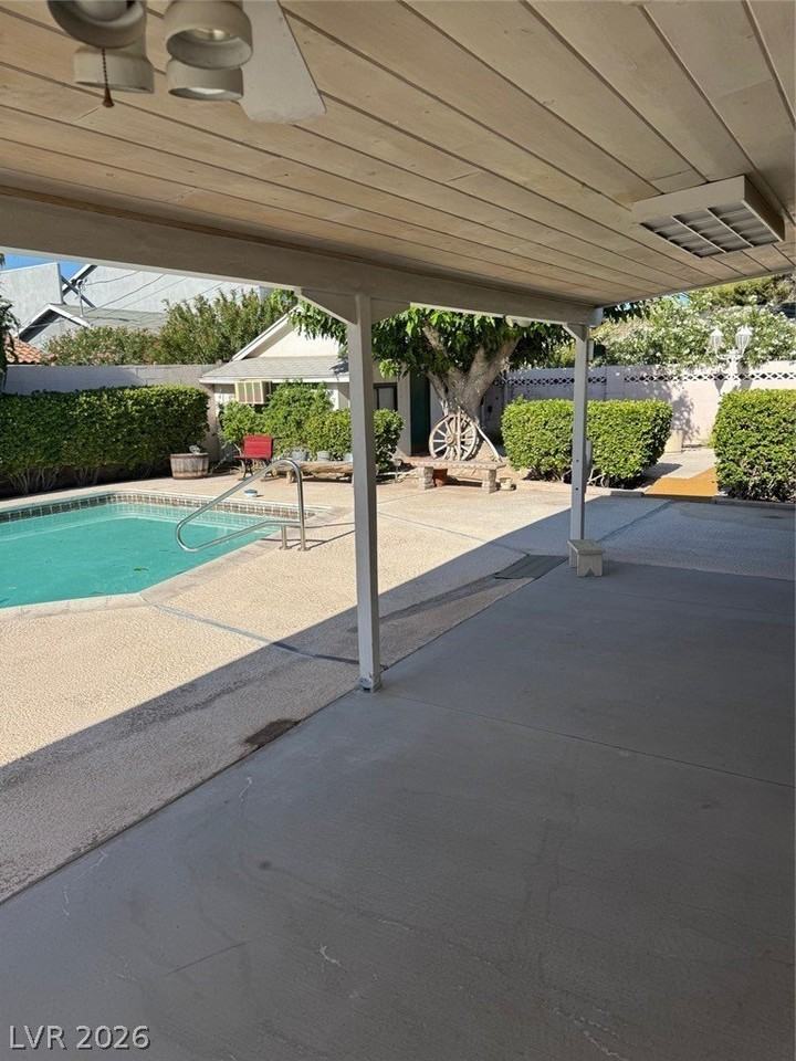 2725 Colanthe Ave - Photo 3 of 27