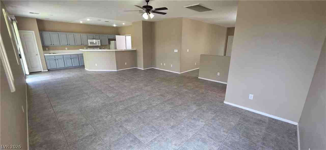 3358 Hillside Garden Dr - Photo 7 of 44