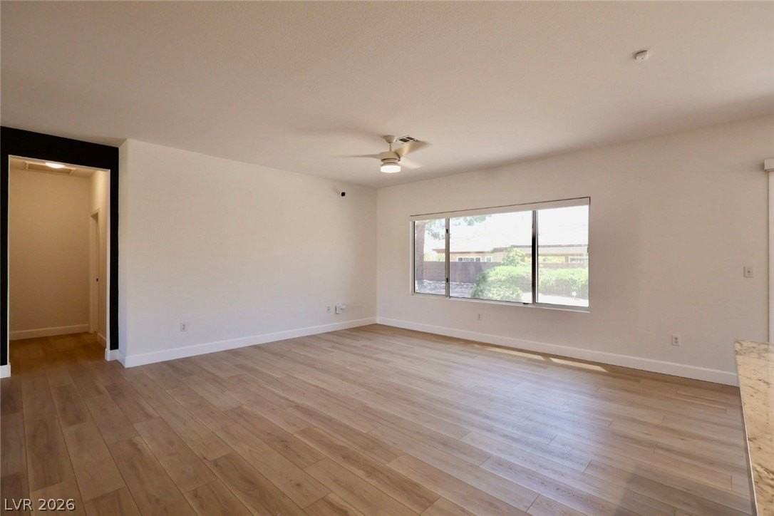 1605 Williamsport St - Photo 5 of 27