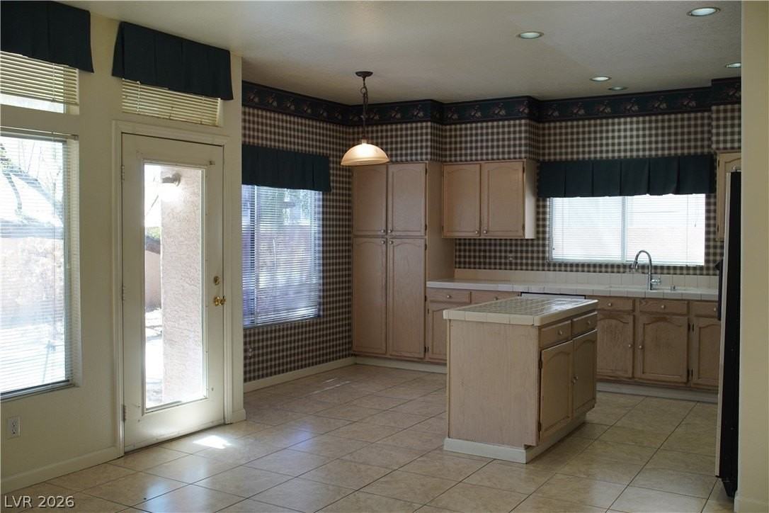 2312 Reddon Cir - Photo 2 of 21