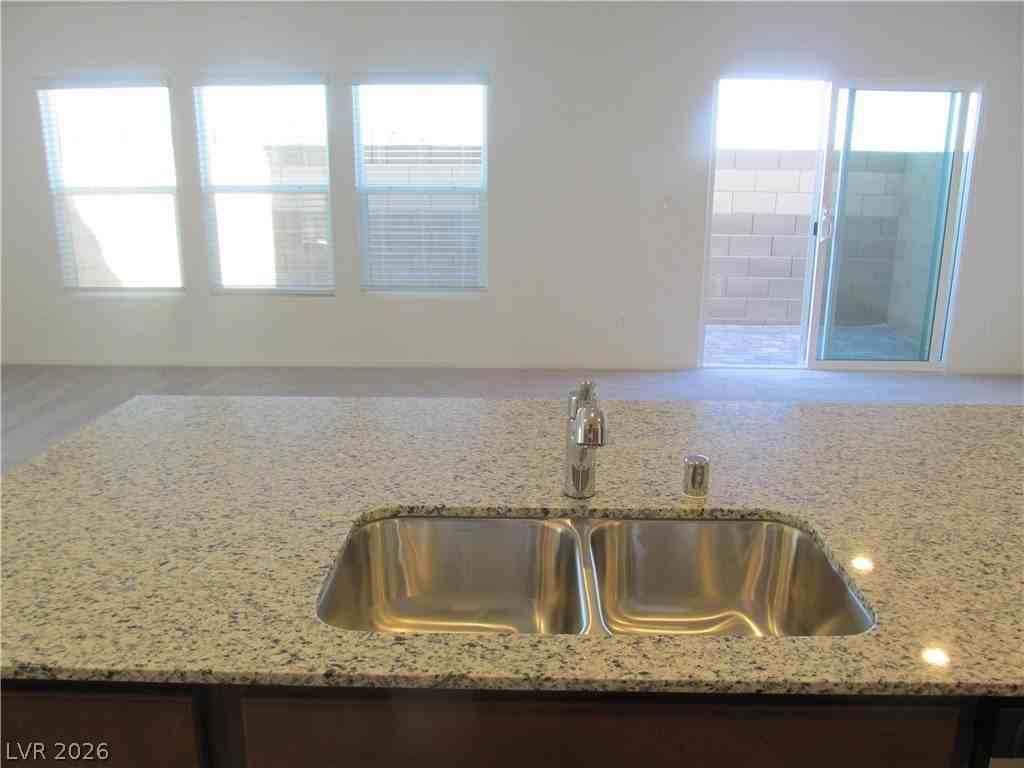 8110 Oakwood Bend Ave - Photo 6 of 38