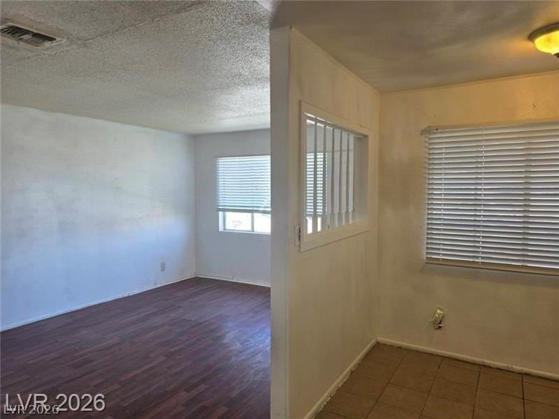 817 Duquesne Ave - Photo 5 of 17