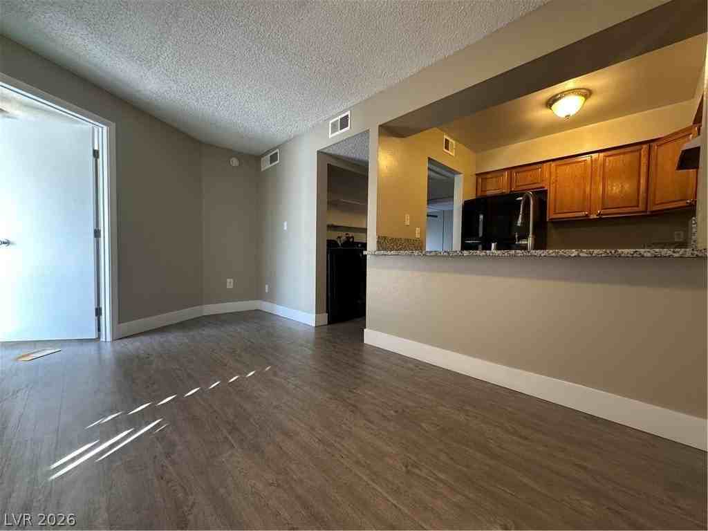 1467 Hialeah Dr #D - Photo 6 of 20